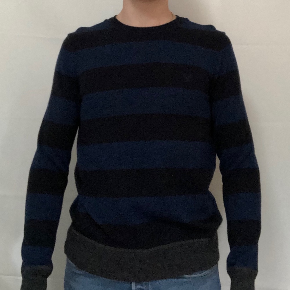 3/$25 AMERICAN EAGLE SWEATER